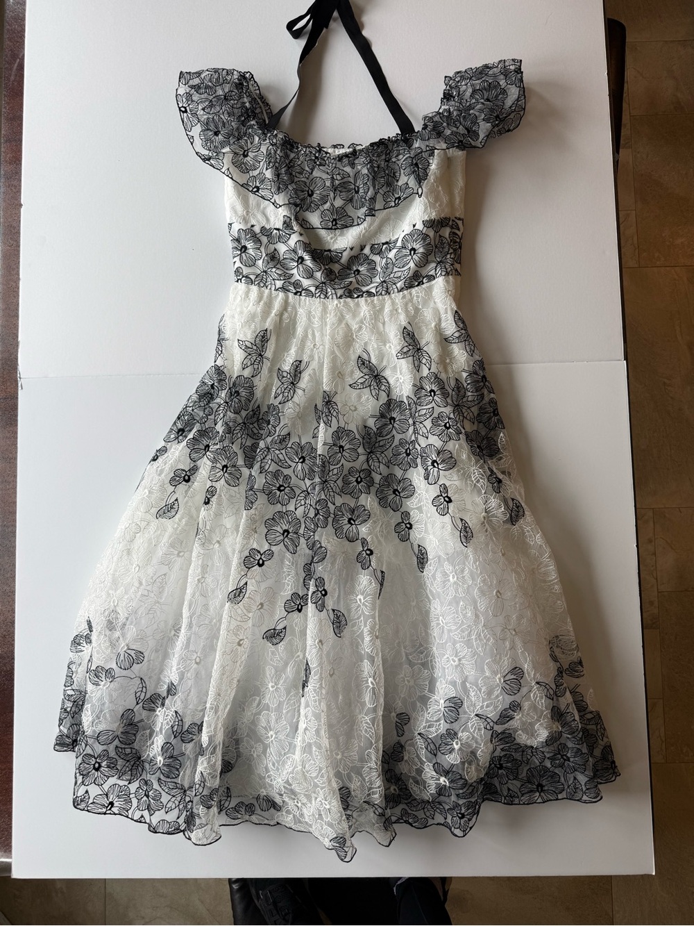 Women’s made in Italy Blugirl Black & White Floral Lace Party Dress w/crenoline